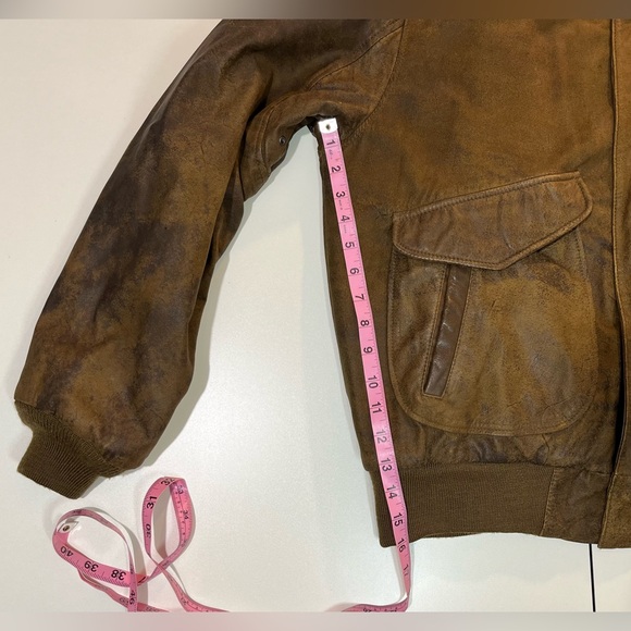 Vintage 1990’s Leather bomber jacket. Size: XL (46 Tall). Leather in great cond. - Picture 9 of 10